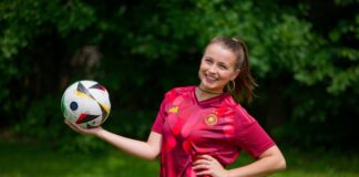 Schauspielerin Julia Wiedemann spielt als Hobby Fußball in der Kreisklasse.