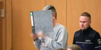 Im Mordprozess gegen einen Krankenpfleger vor dem Landgericht Aachen hat der Angeklagte bekräftigt, dass er in seinen Nachtschichten Medikamente fast ausschließlich nach Anordnung gegeben habe.