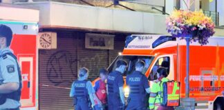 Vor Ort wurde laut Polizei eine Eisenstange gefunden.