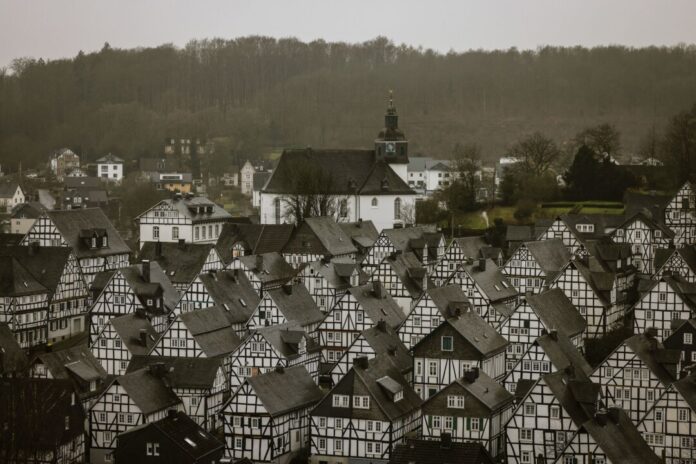 Freudenberg In Freudenberg wurde ein Mann mit brennbarer Flüssigkeit besprüht. (Archivbild)