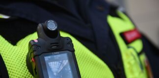 Manchmal reicht die Ankündigung des Einschaltens der Bodycam schon aus, um eine Situation zu entschärfen. (Archivbild)