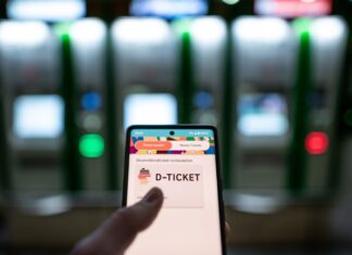 Das Deutschlandticket ist weiterhin sehr beliebt. (Archivbild)