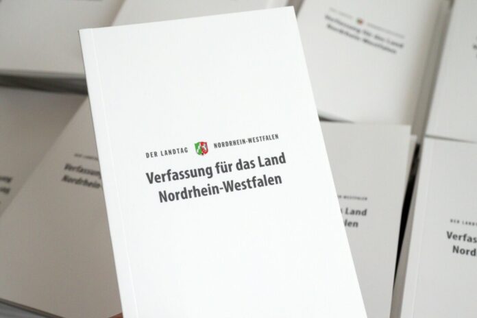 Die Landesverfassung Nordrhein-Westfalens spiegelt auch die gesellschaftlichen Veränderungen der vergangenen Jahrzehnte wider.(Archivbild)