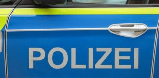 Ein 22-Jähriger kracht auf der A43 bei Haltern nach dem Überholen gegen Leitplanken und wird schwer verletzt. (Symbolfoto)