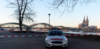 Schon 2020 musste die Hohenzollernbrücke wegen einer Bombenevakuierung gesperrt werden - so auch dieses Mal. (Archivbild)