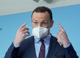 Unionsfraktionschef Jens Spahn rechtfertigt die Beschaffung teurer Masken. (Archivbild)