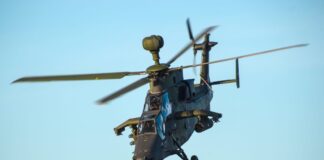 Eingesetzt werden vier Kampfhubschrauber und ein Übungshubschrauber. (Symbolbild)