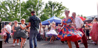 Musik der 50er Jahre steht im Mittelpunkt des Festes. Foto: Kettwig Intern/Kosmas Lazaridis