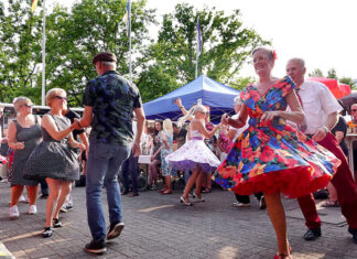 Musik der 50er Jahre steht im Mittelpunkt des Festes. Foto: Kettwig Intern/Kosmas Lazaridis