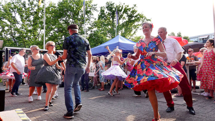 Musik der 50er Jahre steht im Mittelpunkt des Festes. Foto: Kettwig Intern/Kosmas Lazaridis