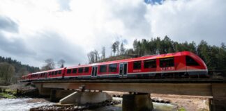 Die Deutsche Bahn informiert über einen wichtigen Etappenschritt beim Wiederaufbau der Eifelstrecke (Archivbild)