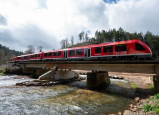 Die Deutsche Bahn informiert über einen wichtigen Etappenschritt beim Wiederaufbau der Eifelstrecke (Archivbild)