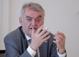 NRW-Innenminister Reul erklärte, dass die Sicherheitsbehörden mehr Befugnisse bekommen. (Archivfoto)