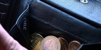 Wenn man jeden Euro einzeln umdrehen muss: Mehr als jeder Sechste in NRW gilt als armutsgefährdet. (Symbolbild)