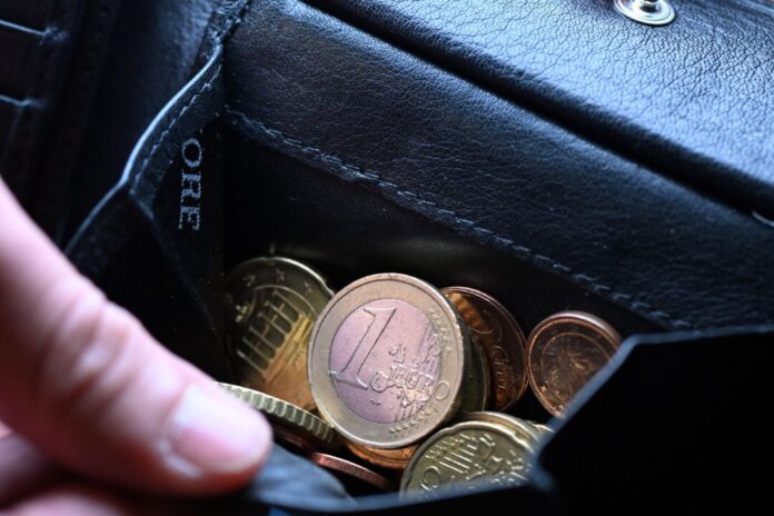 Wenn man jeden Euro einzeln umdrehen muss: Mehr als jeder Sechste in NRW gilt als armutsgefährdet. (Symbolbild)