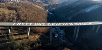 Die alte Rahmede-Talbrücke, als sie schon gesperrt war. (Archivfoto)