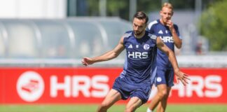 Beim Trainingsauftakt noch dabei: Schalkes nun verletzter Kapitän Kenan Karaman.