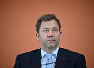 Bundesfinanzminister Lars Klingbeil (SPD) will ein milliardenschweres Wachstumspaket durchsetzen (Foto-Archiv)