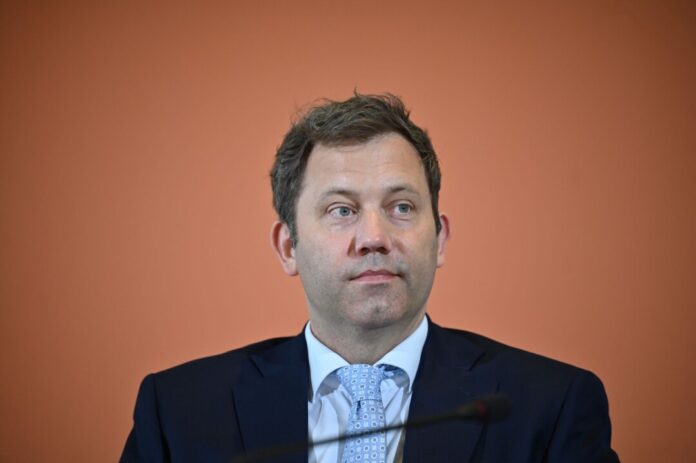 Bundesfinanzminister Lars Klingbeil (SPD) will ein milliardenschweres Wachstumspaket durchsetzen (Foto-Archiv)