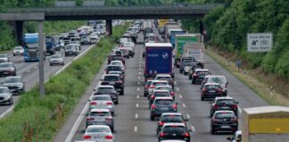 Die Fahrt in das lange Wochenende könnte vor Fronleichnam besonders lang dauern. (Archivbild)