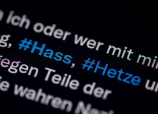 Den Beschuldigten wird unter anderem Volksverhetzung und das Beleidigen von Politikern vorgeworfen. (Symbolbild)