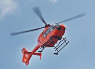 Bei einem schweren Auffahrunfall auf der A4 bei Kerpen mit mindestens fünf beteiligten Fahrzeugen ist ein 43 Jahre alter Autofahrer lebensgefährlich verletzt worden. 
