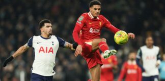 Jarell Quansah (r) soll zu Bayer Leverkusen wechseln. 