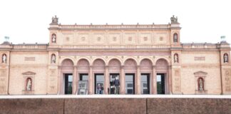 Wie riecht es eigentlich in der Kunsthalle?  In der neuen Hörführung von "Bei Anruf Kultur" werden auch Fragen wie diese beantwortet.