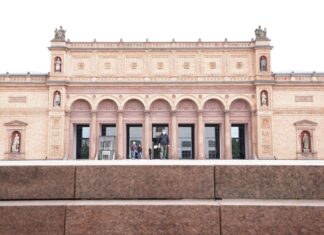 Wie riecht es eigentlich in der Kunsthalle?  In der neuen Hörführung von "Bei Anruf Kultur" werden auch Fragen wie diese beantwortet.
