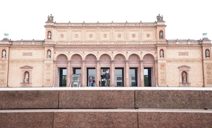 Wie riecht es eigentlich in der Kunsthalle?  In der neuen Hörführung von "Bei Anruf Kultur" werden auch Fragen wie diese beantwortet.