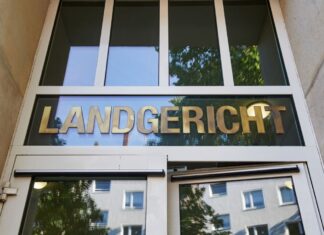 Gegen die Angeklagten verhandelt die Staatsschutzkammer. (Symbolbild)