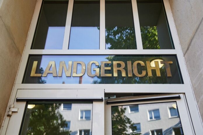 Gegen die Angeklagten verhandelt die Staatsschutzkammer. (Symbolbild)