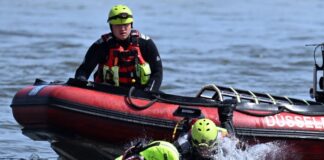 Zwei Leichen aus dem Rhein sind identifiziert: Es waren junge Männer, die in Düsseldorf zum Schwimmen in den Fluss gegangen sind. (Symbolbild)