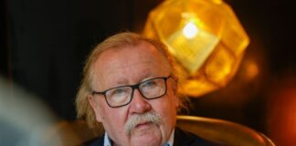 Der Philosoph Peter Sloterdijk spricht sich für ein Handyverbot für Kinder und Jugendliche aus.