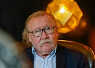Der Philosoph Peter Sloterdijk spricht sich für ein Handyverbot für Kinder und Jugendliche aus.