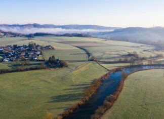Während der Sommermonate ist die Wasserentnahme aus den Flüssen im Rhein-Sieg-Kreis verboten. (Archivbild) 