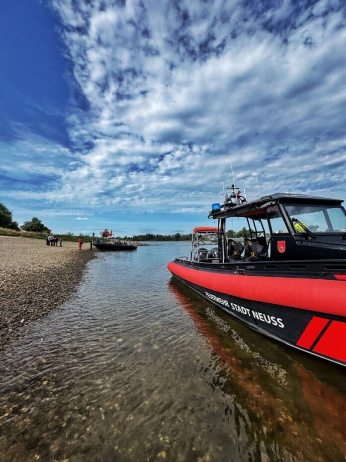 in Jetski-Fahrer hatte einen bewusstlosen Mann aus dem Rhein gerettet.