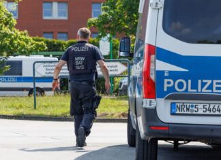 Ein Straftäter ist in Bielefeld über eine 2,83 Meter hohe Absperrung in die Freiheit gesprungen. (Archivbild)