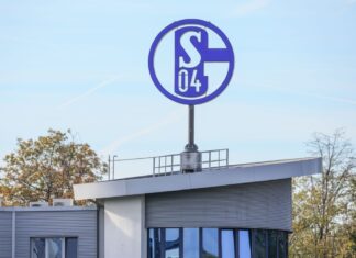 Schalke hat den jungen Torwart Johannes Siebeking mit einem Vertrag bis 2029 ausgestattet.