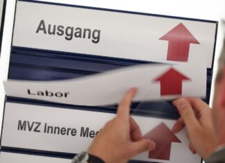 In unterversorgten Gebieten in NRW sollten nach Ansicht der SPD Medizinische Versorgungszentren in kommunaler Trägerschaft die Lücken füllen (Symbolbild)