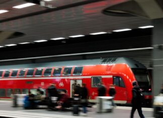Ab Mitte Juni laufen die Arbeiten zwischen dem rheinland-pfälzischen Unkel und dem hessischen Wiesbaden. (Symbolbild) 