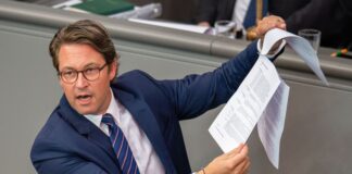 Ex-Verkehrsminister Andreas Scheuer soll in einen Untersuchungsausschuss des Landtags kommen. (Archivbild)
