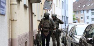 In Remscheid waren auch SEK-Kräfte im Einsatz.