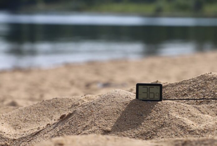 Dienstag soll es in Nordrhein-Westfalen bis zu 37 Grad heiß werden. (Archivbild)