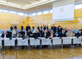 Die Angeklagten müssen sich wegen mutmaßlichen Drogenschmuggels vor Gericht verantworten. (Archivfoto)