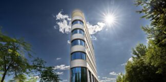 Schlanke Linien, viel Glas: Die Firmenzentrale des IT-Dienstleisters Materna in Dortmund kann beim Tag der Architektur besichtigt werden.