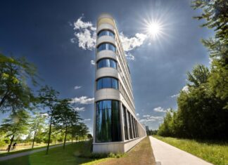 Schlanke Linien, viel Glas: Die Firmenzentrale des IT-Dienstleisters Materna in Dortmund kann beim Tag der Architektur besichtigt werden.