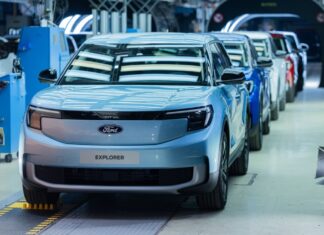 Ford-Elektroautos vom Modell Explorer im Kölner Werk.