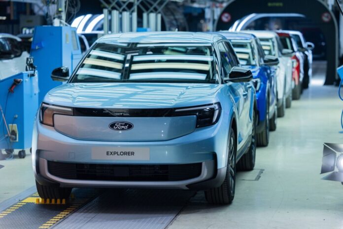 Ford-Elektroautos vom Modell Explorer im Kölner Werk.