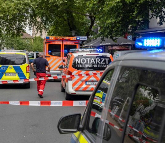 Eine Frau ist durch Schüsse in der Essener Innenstadt am Bein verletzt worden - womöglich geriet sie zwischen die Fronten eines Clan-Konflikts. (Archivbild)